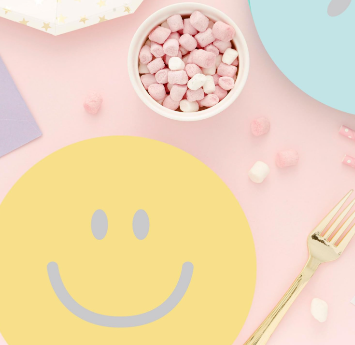 Smiley Happy Disposable Decorative Face Paper Placemats for Home Kitchen Birthday Weddings Parties 40 Pack