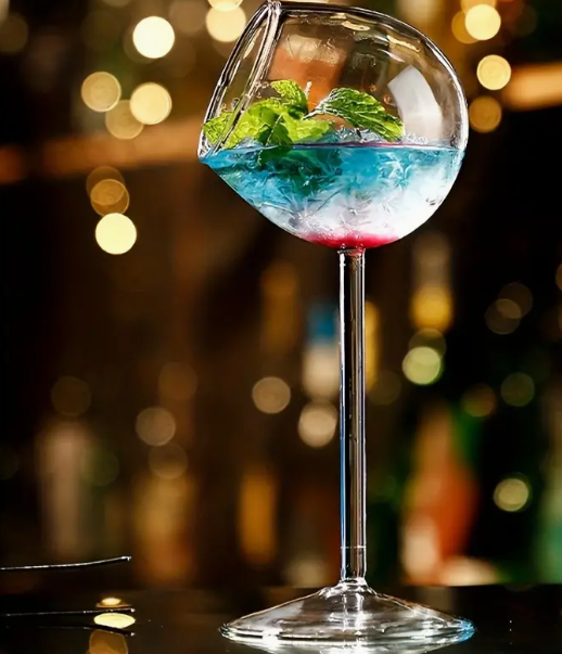 2 Pcs Creative Funky Unique Designed Bird Woman Heart Globe Light bulb Valentine Cocktail Martini Wine Champagne Liquor Stemware Glasses