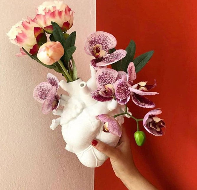 Creative Unique Human Heart Shaped Resin Sculpture Shaped Vase Sculpture Flowerpot Plants for Halloween Home Doctor Office Decoration
