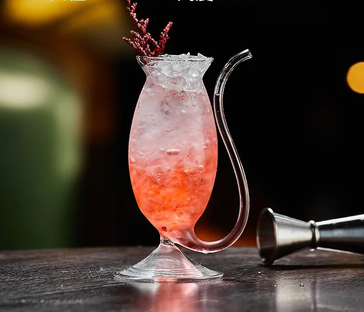 2 Pcs Creative Funky Unique Designed Bird Woman Heart Globe Light bulb Valentine Cocktail Martini Wine Champagne Liquor Stemware Glasses